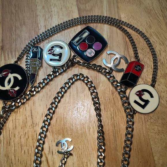 Authentic vintage Chanel belt - Picture 3 of 11